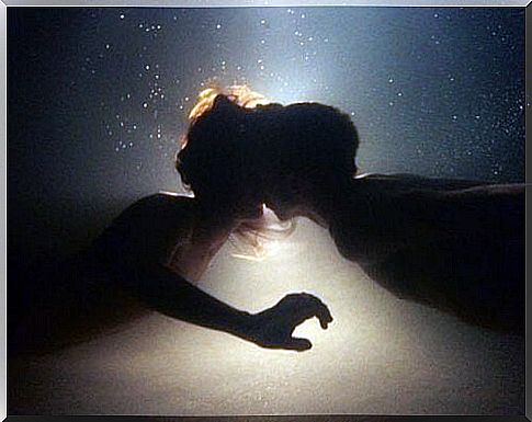 Kiss under water