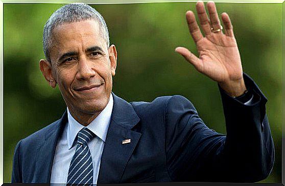 Obama waves